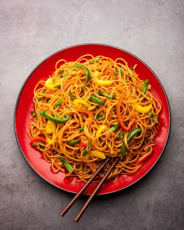 Noodles με πιπεριές και Schezwan sauce