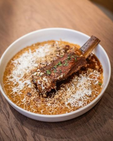 Μοσχαράκι γιουβέτσι στη Striggla στο Μαρούσι