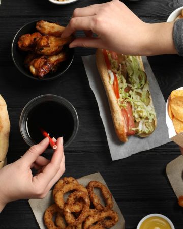 Χοληστερίνη: Πόσο την επηρεάζει η διατροφή με βάση τον Δρ. Δημήτρη Ρίχτερ