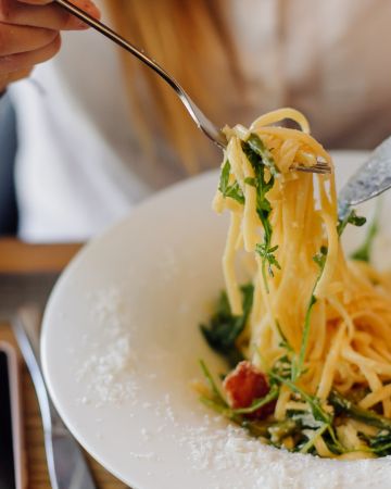 Πώς να μειώσεις την αύξηση του σακχάρου στο αίμα αμέσως μετά το φαγητό