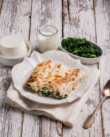 Κανελόνια με φέτα και κεφαλογραβιέρα σαν σπανακόπιτα