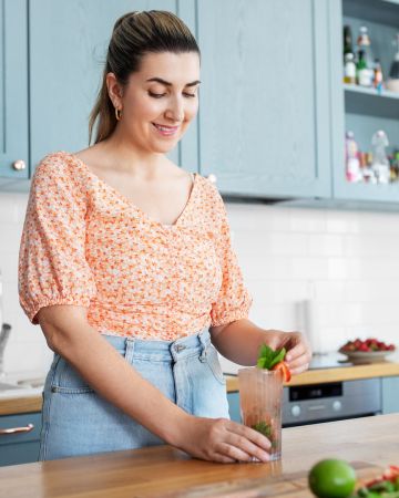 Σπιτικά κοκτέιλ: Οδηγός για να τα φτιάξεις χωρίς σέικερ, jigger ή muddler