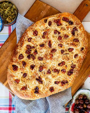 Λαγάνα με κρεμμύδι και λιαστή ντομάτα βήμα-βήμα