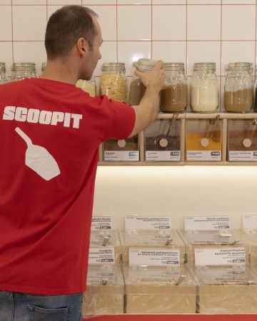 Scoopit: Για ξηρούς καρπούς, μπαχαρικά και ζαχαρώδη με τη σέσουλα σε ένα νέο κατάστημα στα Ιλίσια
