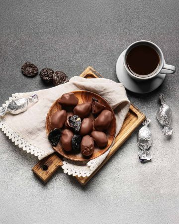 Σοκολατάκια με δαμάσκηνα και καρύδι