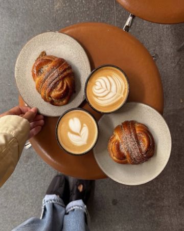 Botaniq Brew: Η Γλυφάδα έχει το δικό της flower coffee shop 