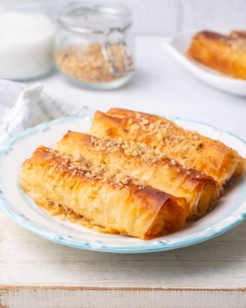 Μπουρεκάκια με γλυκιά μυζήθρα