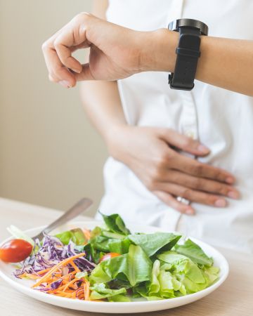 Διαλειμματική νηστεία: Ποιο είναι το καλύτερο χρονικό διάστημα ανάμεσα στα γεύματα για τον μεταβολισμό