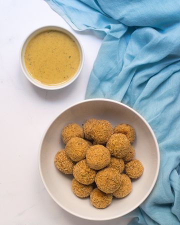 Κεφτεδάκια φακής με σως κάρι