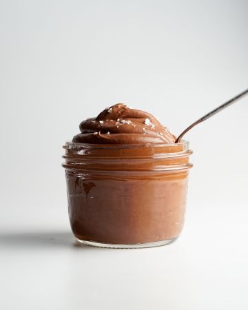 Μους σοκολάτας με ελαιόλαδο και θαλασσινό αλάτι 