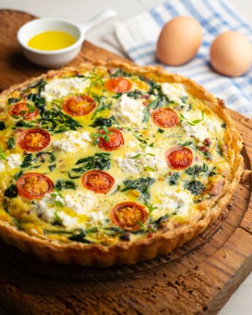 Κις με σπανάκι, τοματίνια και μοτσαρέλα