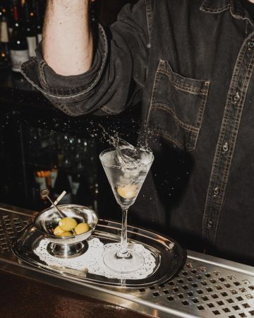 Sips 'n' Guts: Η νέα pub του Πειραιά 