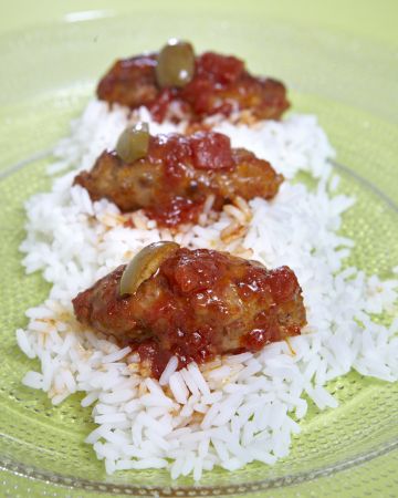 Σουτζουκάκια σμυρναίικα με Μαυροδάφνη