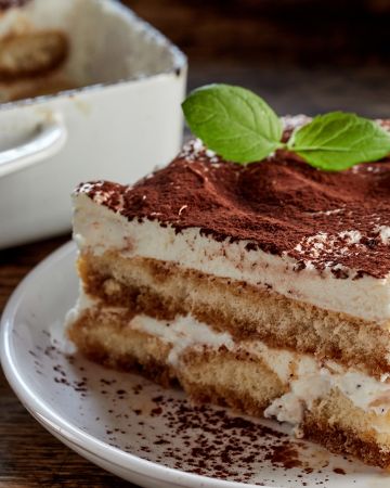 Τιραμισού: Η ιστορία του ιταλικού γλυκού που κατέκτησε τον κόσμο