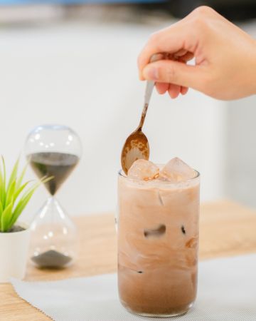 Ποιος είναι ο καφές με γιαούρτι που γίνεται viral και αξίζει να το δοκιμάσεις; 