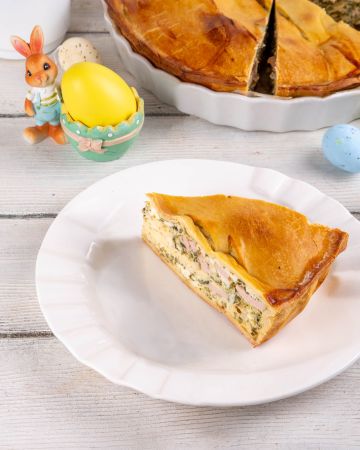 Πασχαλινή κρεατόπιτα με αρνί και τυριά
