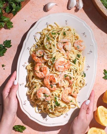 Εύκολα λιγκουίνι με γαρίδες, σκόρδο και λεμονάτη σάλτσα