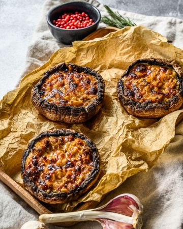 Μανιτάρια γεμιστά με κατίκι