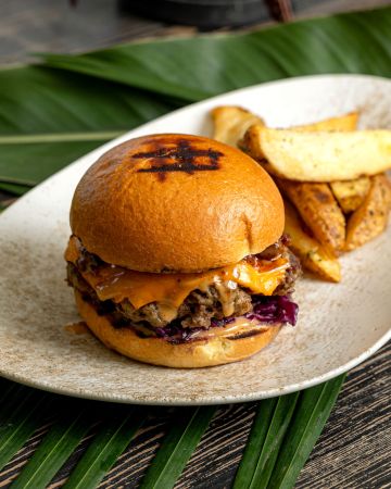 Κλασικά αυτοκίνητα, αυθεντικό Texas BBQ και ρετρό μουσική στο γκολφ Γλυφάδας 