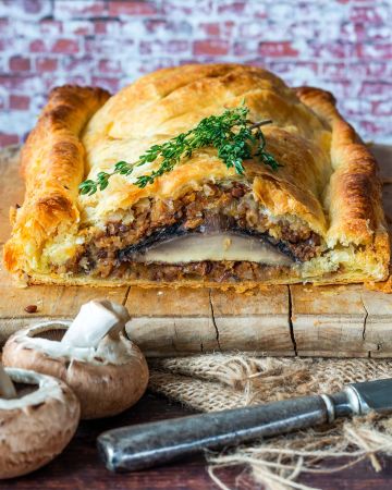 Vegetarian Wellington με ραγού κόκκινης φακής και μανιτάρια