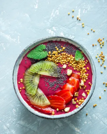 Acai bowl με γύρη, τσία και φρούτα 
