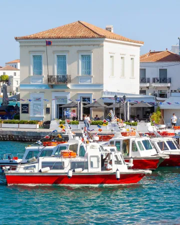 Spetses in a weekend: the best beaches, restaurants and things to do