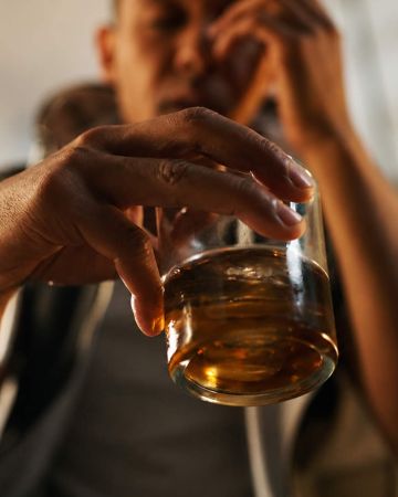 Νέα μελέτη: Το αλκοόλ συνδέεται με 20 σοβαρά προβλήματα υγείας