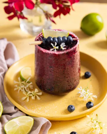 Blueberry Paloma: Το δροσιστικό κοκτέιλ με μύρτιλα που θα λατρέψεις φέτος το καλοκαίρι