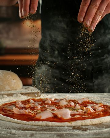 Η «πίτσα από το μπαλκόνι» που σχηματίζει ουρές στο Όσλο