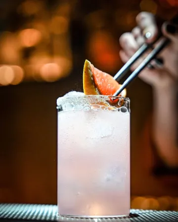 Lowkey: Το νέο early bar κοντά στον Πύργο των Αθηνών