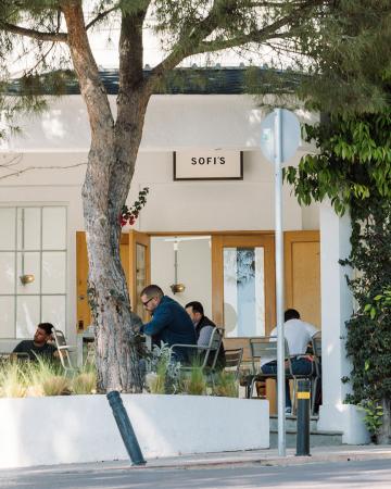 Sofi’s Eatery: Κατεβήκαμε για healthy brunch σε ένα από τα πιο φωτεινά στέκια της Βουλιαγμένης Sofi’s Eatery