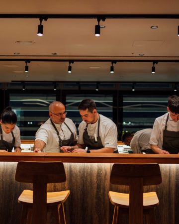 Amphibian: Πώς είναι να τρως στο πιο πολυσυζητημένο εστιατόριο της Αθήνας; 