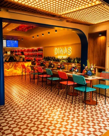 Η Ντίνα Νικολάου άνοιξε το πρώτο Dina’s eat real στην Πανόρμου