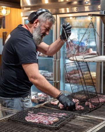 Agrios: Μια χασαποταβέρνα στα Ιλίσια που ήρθε για να μείνει