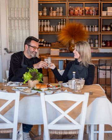 Delio Food Hub: Tι είναι η delicatesseria που άνοιξε μόλις στην Καλλιθέα;