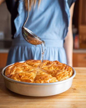 Πώς σιροπιάζουμε σωστά τα γλυκά 