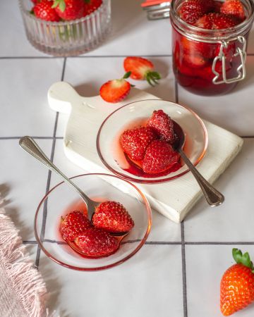 Γλυκό κουταλιού φράουλα βήμα - βήμα