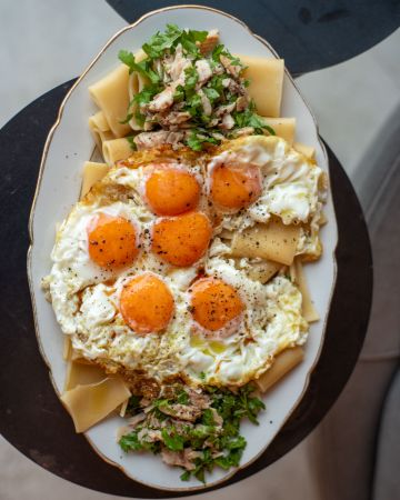 Μακαρονάδα με αυγά και πέστροφα του Βασίλη Καλλίδη