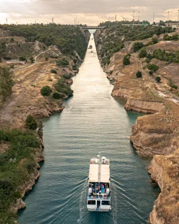 Από γευσιγνωσία ελαιολάδου μέχρι διάπλου του Ισθμού: Όσα έζησα σε 48 ώρες στο Λουτράκι