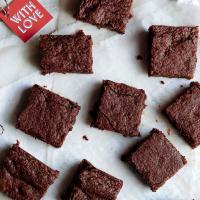 Brownies με καραμέλα και μαύρη σοκολάτα 