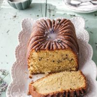 Αρωματικό κέικ λεβάντας με γλάσο λεμονιού Κέικ λεβάντας