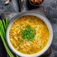 Σούπα με γαλοπούλα και noodles