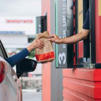 Κίνηση στους δρόμους και fast food