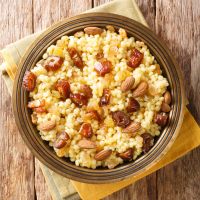 Κουσκούς με αμύγδαλα και αποξηραμένα φρούτα