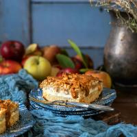 Μηλόπιτα με κρέμα cheesecake και crumble