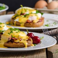 Η ιστορία των αυγών Benedict 