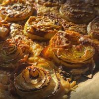 Τα viral parmesan onion crisps