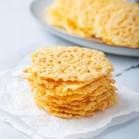 Σπιτικά κράκερ παρμεζάνας