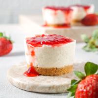 Ατομικά cheesecakes φράουλας 