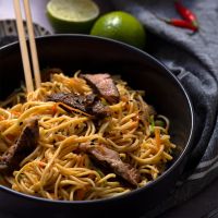 Noodles με μοσχαρι